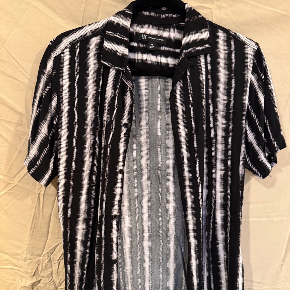 INC International Concepts Men’s Short Sleeve Button-Up Shirt – Black & White T